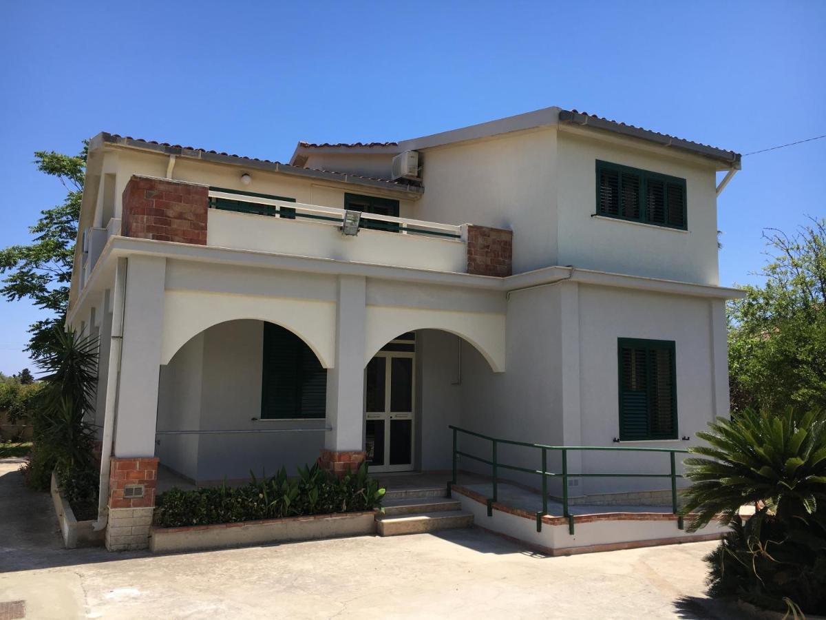 Villa Del Falso Pepe Avola Eksteriør billede